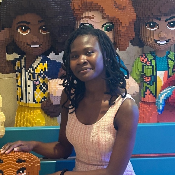 Meet your Posher, Tini - Picture 2 of 2